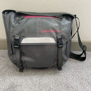 Patagonia Black Hole Mini Messenger Bag 12L